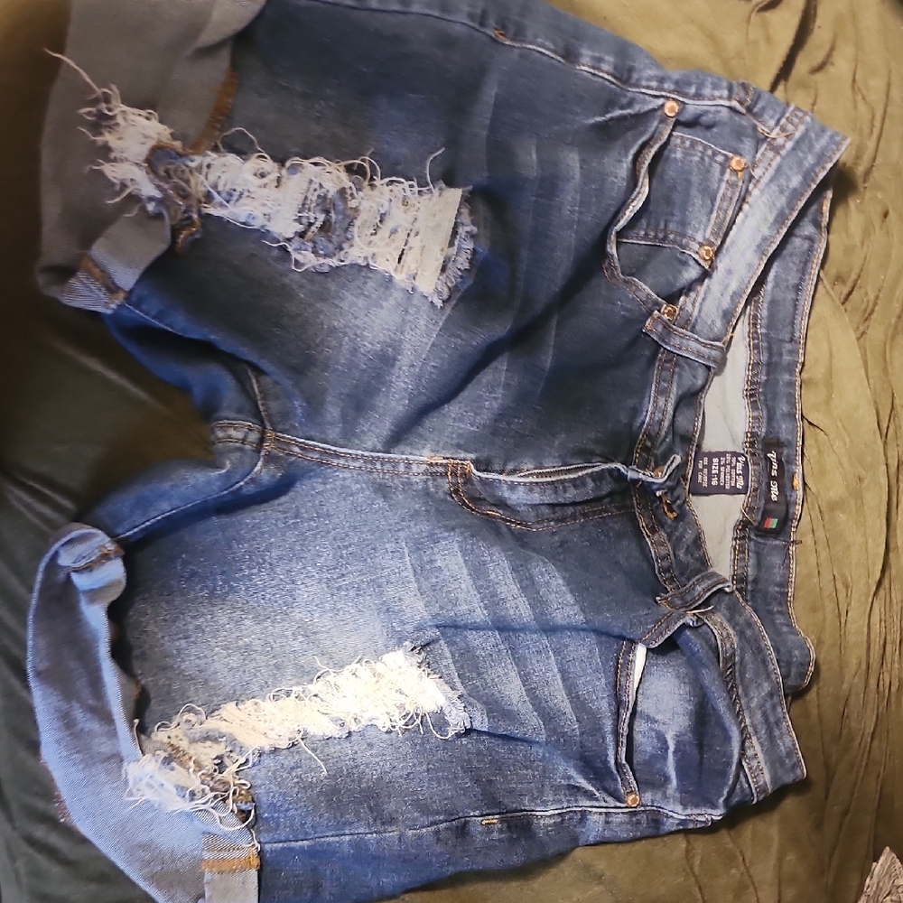 Trendy Ripped Denim Shorts